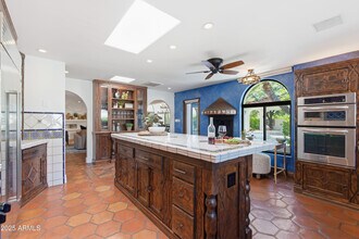 5828 E Cactus Wren Rd in Paradise Valley, AZ - Foto de edificio - Building Photo