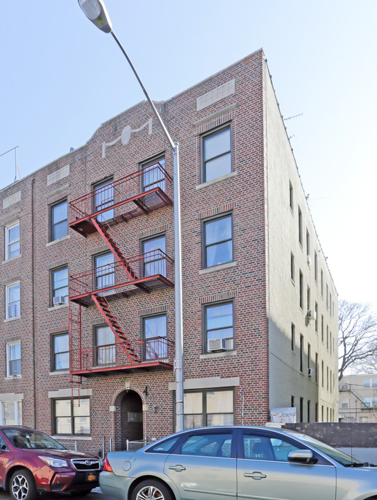 21-31 27th St in Astoria, NY - Building Photo