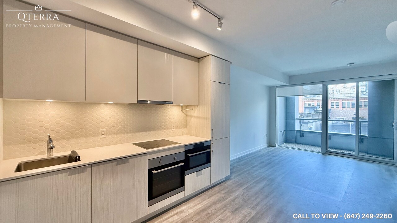 158 Front St E in Toronto, ON - Building Photo