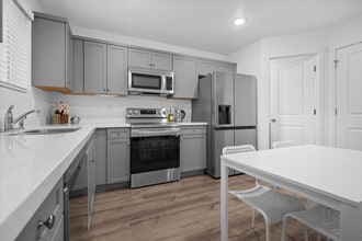 645 S Plum Creek Ln E in Ogden, UT - Building Photo - Building Photo