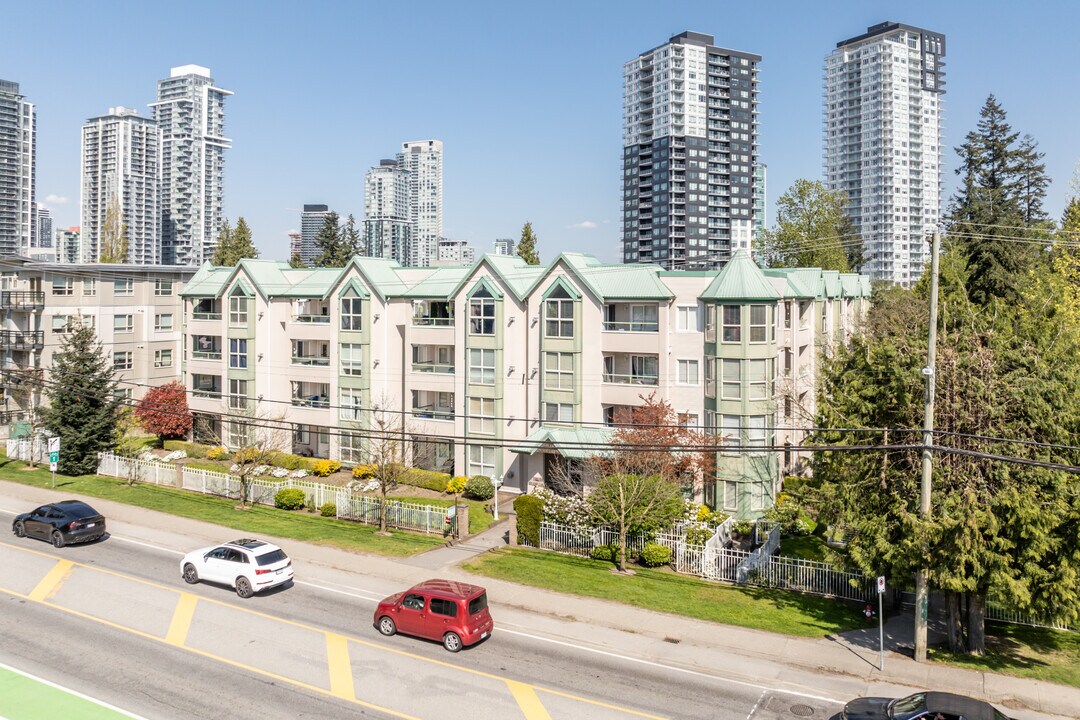 Melrose Gardens in Surrey, BC - Building Photo
