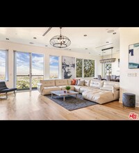 1610 Viewmont Dr in Los Angeles, CA - Building Photo - Building Photo