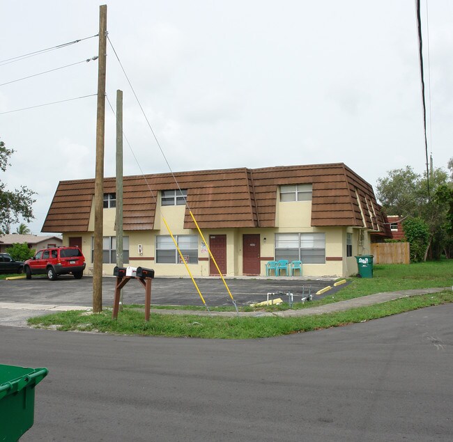 2001 NW 58th Ter in Fort Lauderdale, FL - Foto de edificio - Building Photo
