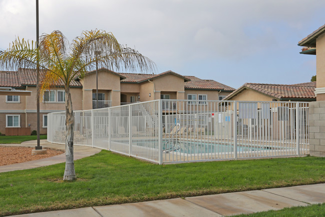 Lindsay Family Apartments in Lindsay, CA - Building Photo - Building Photo