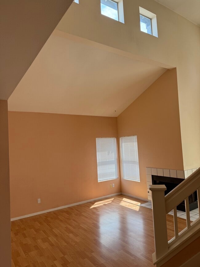 2027 Bedford St in Santa Rosa, CA - Foto de edificio - Building Photo