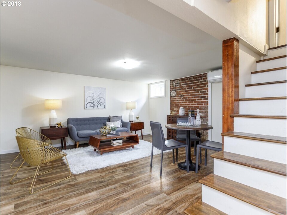 7411 N Vincent Ave, Unit Unit B in Portland, OR - Building Photo