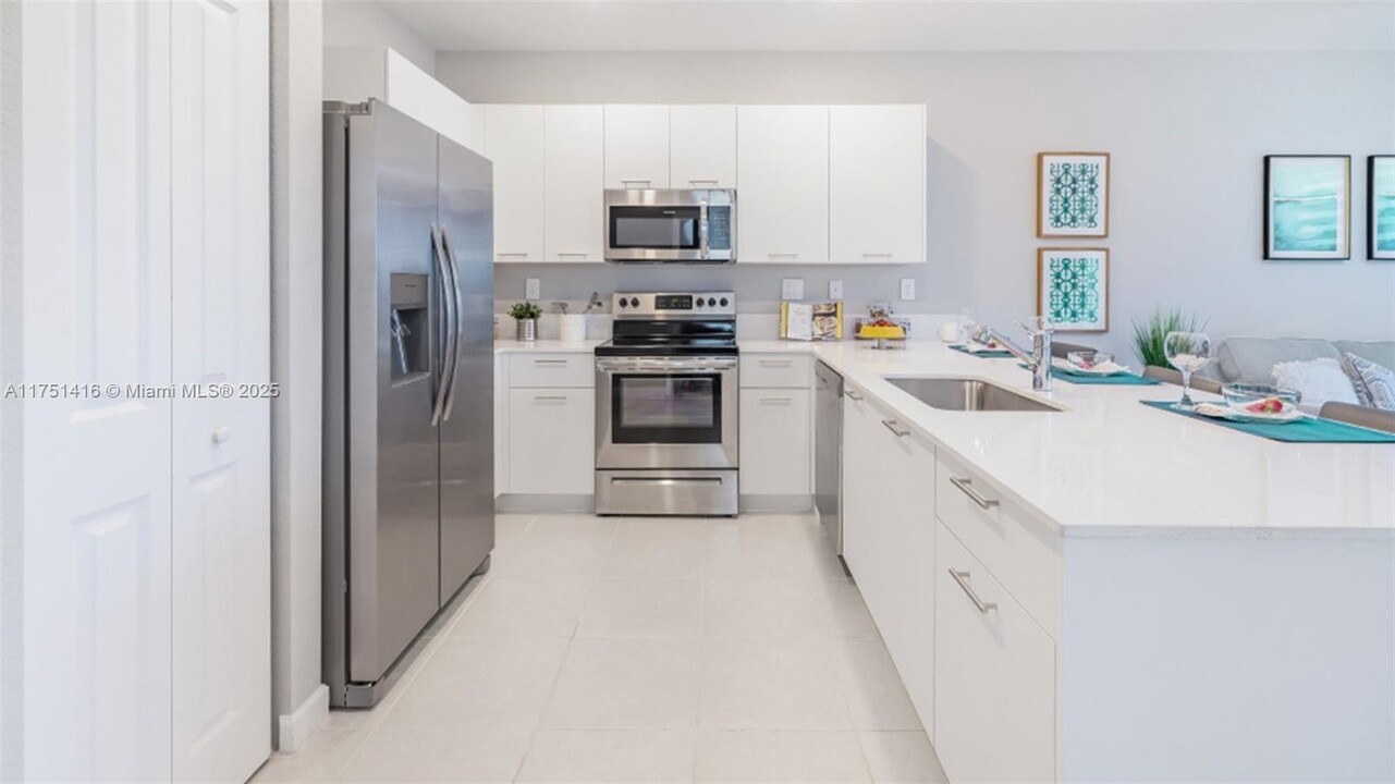 1715 SE 27th Rd in Homestead, FL - Building Photo