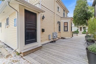 74 Maple Ave in Barrington, RI - Building Photo - Building Photo