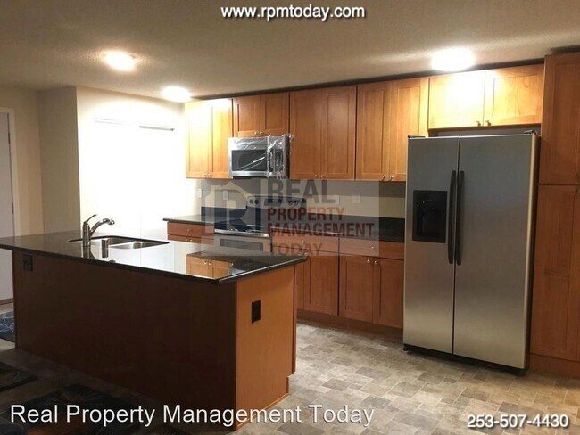 1605 Norpoint Way NE in Tacoma, WA - Building Photo - Building Photo