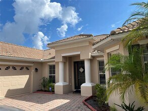 3817 Golden Feather Way in Kissimmee, FL - Building Photo - Building Photo
