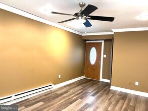 24 Dover Ct in Clementon, NJ - Foto de edificio - Building Photo