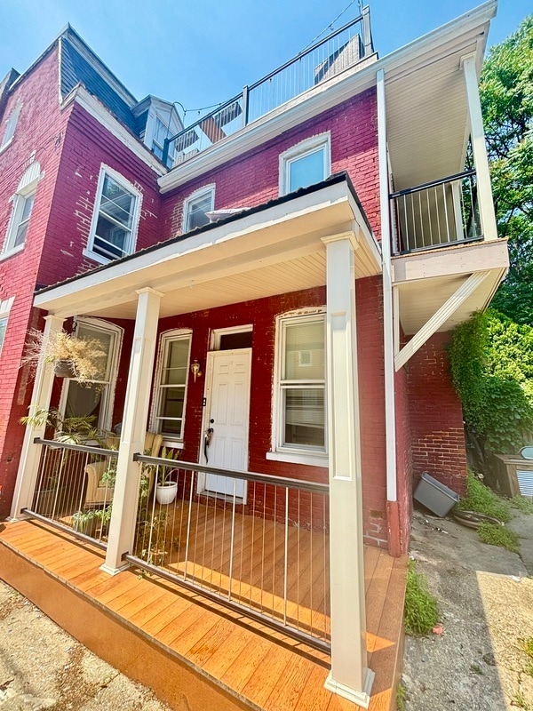 property at 521 E Strawberry St