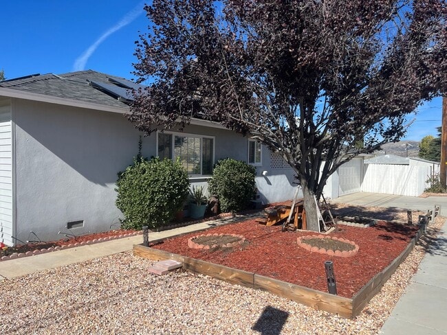 201 W A St in Tehachapi, CA - Building Photo - Building Photo