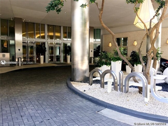 92 SW 3rd St, Unit 1802 in Miami, FL - Foto de edificio - Building Photo