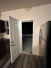 144 N Clinton St, Unit 4 in Poughkeepsie, NY - Foto de edificio - Building Photo