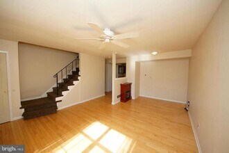 39 Quail Run Dr in Jamesburg, NJ - Building Photo - Building Photo