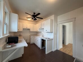 215 Fuller Rd in Hinsdale, IL - Building Photo - Building Photo