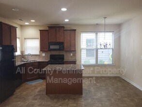 5867 San Gabriel Ln in Atlanta, GA - Building Photo - Building Photo