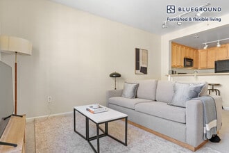 853 Commodore Dr in San Bruno, CA - Building Photo - Building Photo