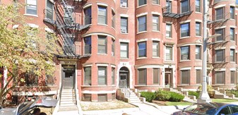 9 Buswell St, Unit 1R in Boston, MA - Building Photo