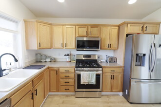 908 NW Spruce Tree Pl in Redmond, OR - Building Photo - Building Photo