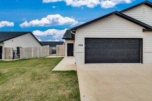 2240 E Cheyenne St in Kechi, KS - Building Photo