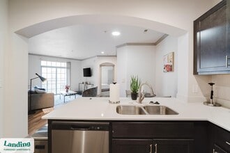 3031 Eden Ave, Unit A330 in Cincinnati, OH - Building Photo - Building Photo