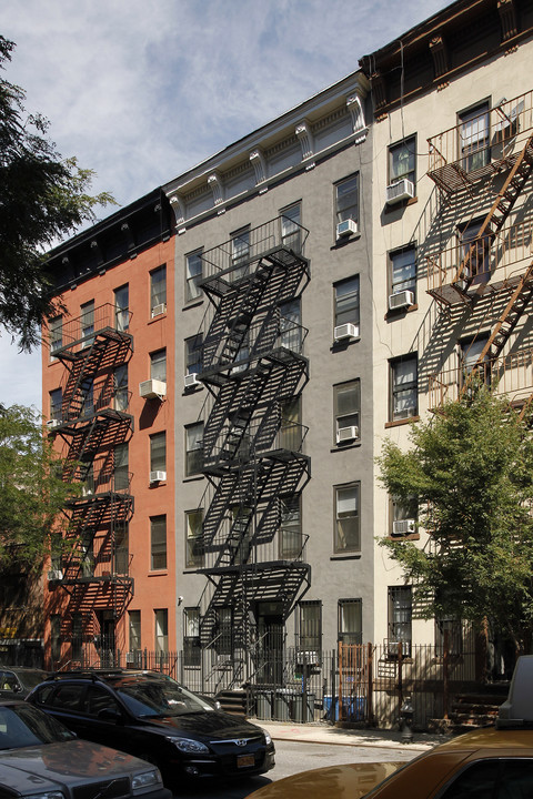 517 W 48th St in New York, NY - Building Photo