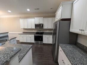884 Silver Leaf Dr in Winston-Salem, NC - Building Photo - Building Photo