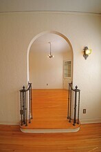 2806 Xerxes Ave S in Minneapolis, MN - Building Photo - Interior Photo