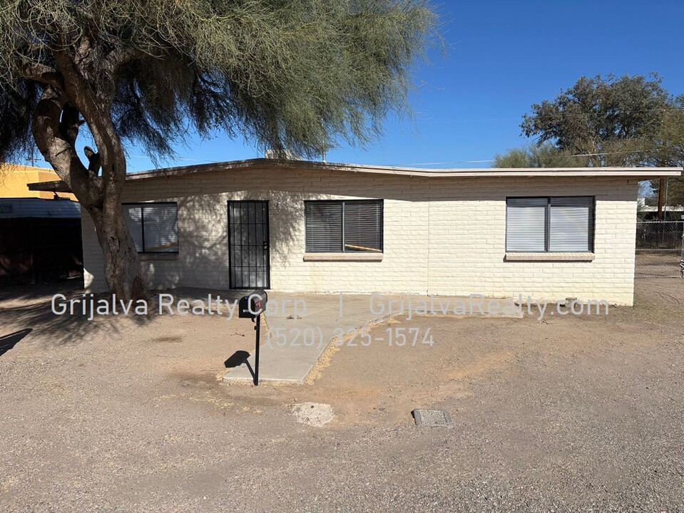 2640 W Oriole Cir in Tucson, AZ - Building Photo