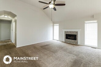 912 SW Foxtail Dr, Unit CRA302 in Grain Valley, MO - Foto de edificio - Building Photo