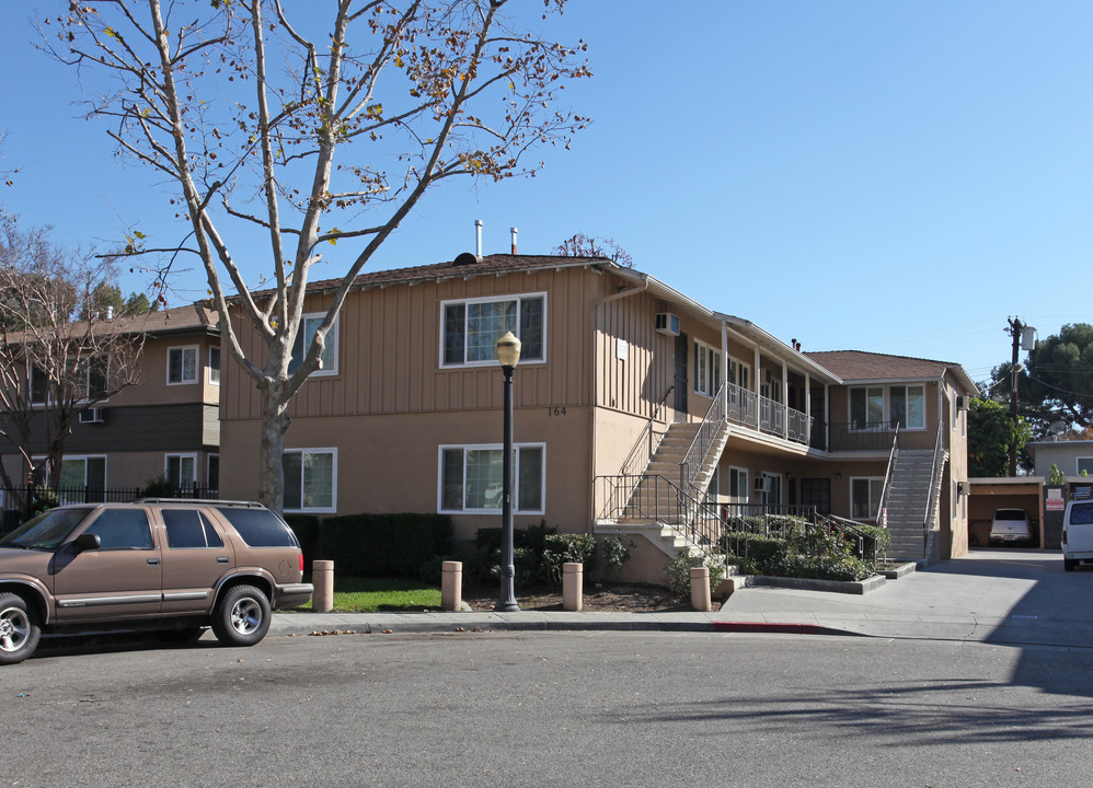 164 W Elmwood Ave in Burbank, CA - Building Photo