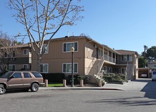 Elmwood Focus in Burbank, CA - Building Photo - Building Photo