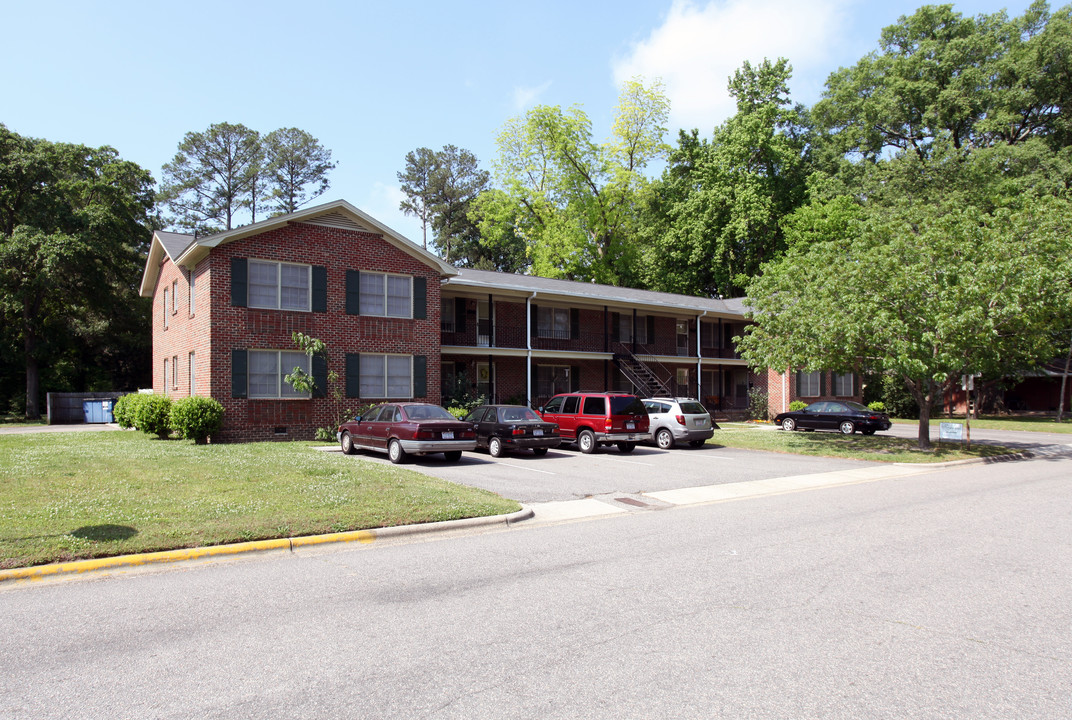 Highland Gardens in Laurinburg, NC - Building Photo