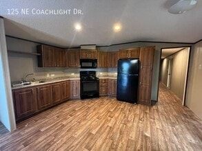 125 Coachlight Dr in Topeka, KS - Building Photo - Building Photo