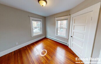 56 Hancock St, Unit 6 in Cambridge, MA - Foto de edificio - Building Photo