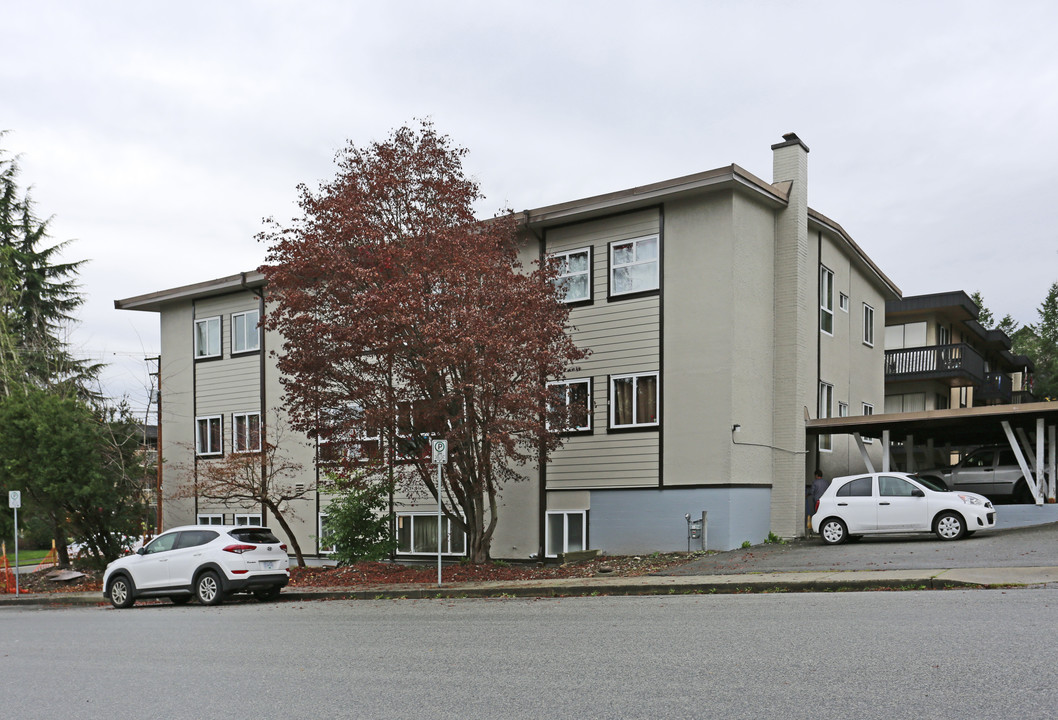 323 Seventh St in New Westminster, BC - Building Photo