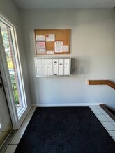 7392 Ridgepoint Dr, Unit 6 in Cincinnati, OH - Foto de edificio - Building Photo