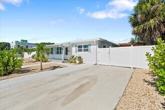 2741 Parker Ave in West Palm Beach, FL - Building Photo - Building Photo
