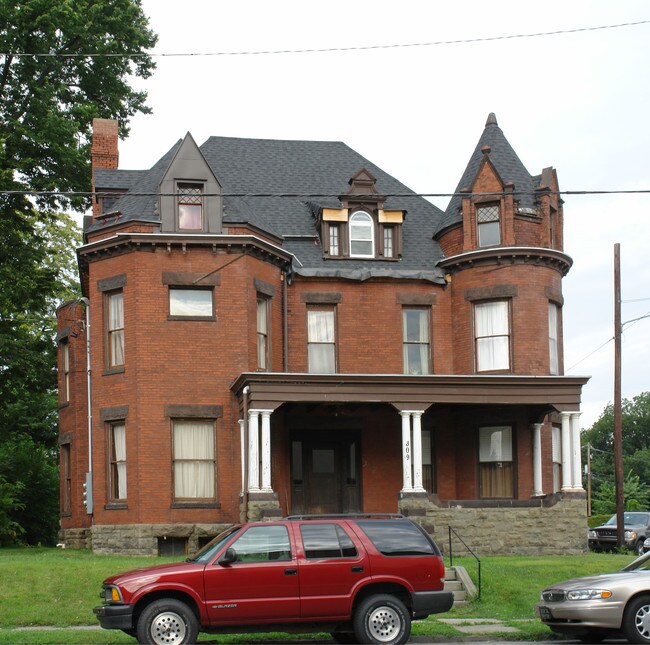 309 Elmira St in Williamsport, PA - Foto de edificio - Building Photo