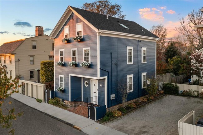 35 Marsh St in Newport, RI - Foto de edificio - Building Photo