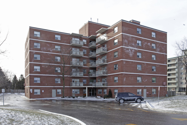 Wellington Towers in Markham, ON - Building Photo - Building Photo