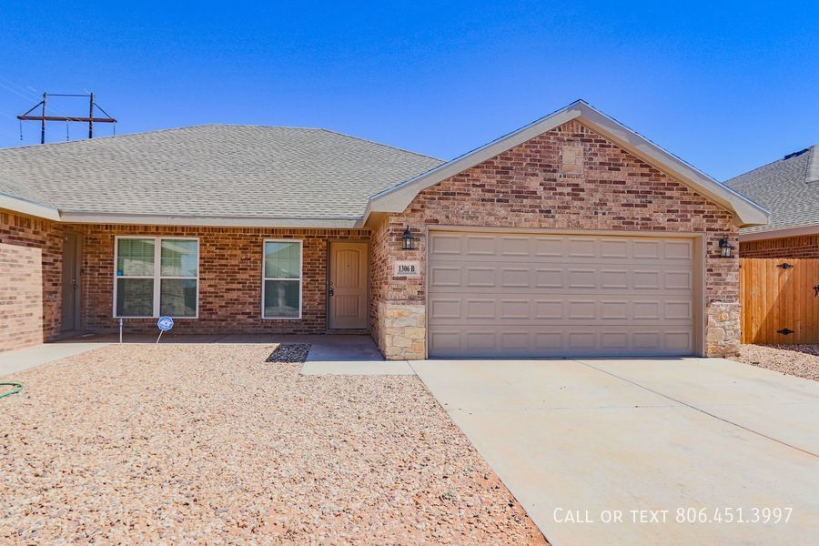 1306 N Clinton Ave in Lubbock, TX - Building Photo