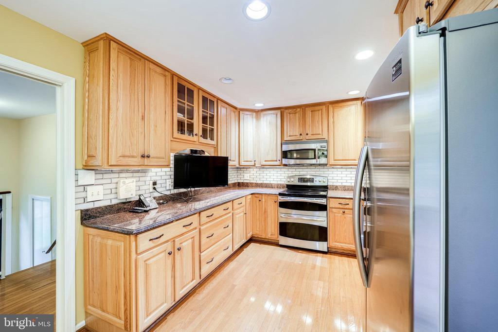 8228 Riverside Rd in Alexandria, VA - Building Photo