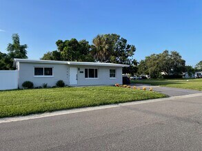 7401 35th Ave N in St. Petersburg, FL - Building Photo - Building Photo