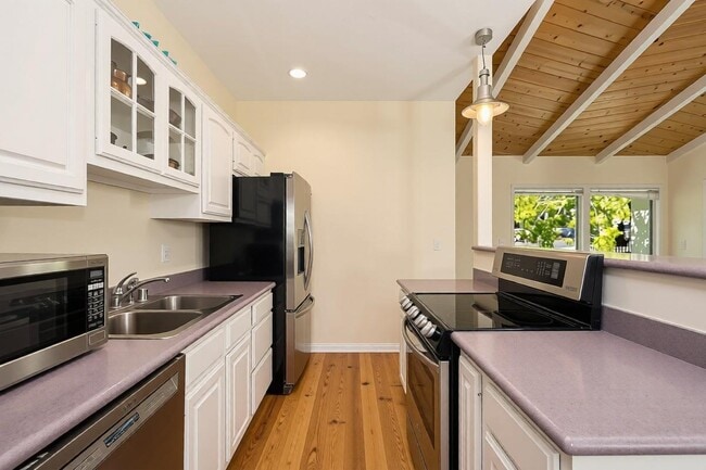 property at 990 Miramonte Dr