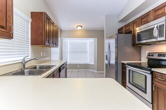 18750 NW 1st St in Pembroke Pines, FL - Foto de edificio - Building Photo