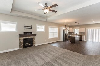 14418 Holcomb Ave in Urbandale, IA - Building Photo - Building Photo