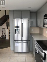 2-802 Fieldway Rd in Toronto, ON - Building Photo - Building Photo